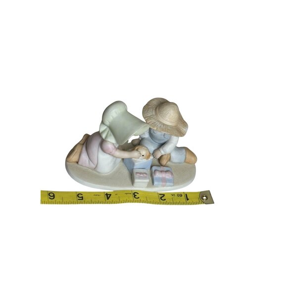 Vintage 1991 "The Perfect Gift" Circle Of Friends Figurine By Masterpiece Homco, - Picture 6 of 6